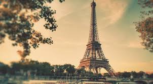 أنتيكا هل تذكرين بباريس تسكعنا تمشين أنت فيها فيمشي خلفك الشجر خطاك في ساحة الفاندوم أغنية وكحل عينيك في المادلين ينتثر نزار قباني Wassim Facebook