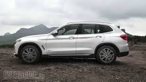 The bmw x3 base petrol returns 13 kmpl, whereas its base diesel counterpart gives 16 kmpl of fuel efficiency. Comparison Test 2018 Bmw X3 Vs Audi Q5 Vs Volvo Xc60 Overdrive