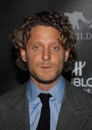 Layered haircuts for curly hair works with any hair length and face shape. Lapo Elkann Hairstyle Short Hairstyles Short Curls Mens Hairstyles Short Curly Hair Men Hair Styles