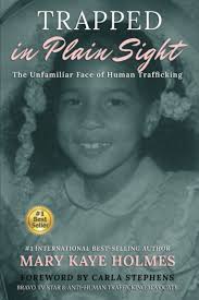 Trapped in Plain Sight: The Unfamiliar Face of Human Trafficking : Holmes,  Mary Kaye, Stephens, Carla: Amazon.de: Books