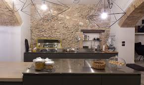 Muri esterni, muretti, facciate, muri di contenimento: Un Ristorante Diventa Appartamento Con Muri Di Pietra Casafacile