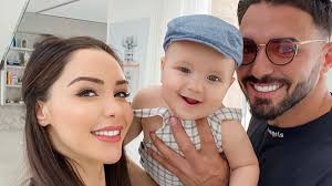 Plus de 2 millions d'abonnés sur instagram, autant sur twitter, la force de nabilla benattia, ce sont ses fans, qui la suivent sur tous. Nabilla Partage Une Adorable Photo De Famille A La Plage Sur Instagram Nextplz