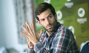 A momentum elnöke felvételeket készített, és a szavazóköri jegyzőkönyvhöz is csatolta a feljegyzéseit. Gyanusitottkent Hallgattak Ki A Rendorokre Tamado Fekete Gyor Andrast Pestisracok