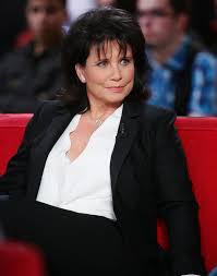 C à vous anne sinclair, erwann l'elouet, raphaëlle bacqué 22 avril 2014 france 5 #cavous toutes les informations sur les. Anne Sinclair Recoit Une Vague De Soutiens Apres Son Tweet Sur L Affaire Tariq Ramadan Madame Figaro