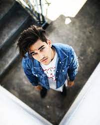 28 Best Pose For Your Instagram Photos Photography Poses For Men Portrait Photography Men Men Photography