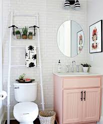 Even with all the limitations, there are many creative and interesting ways in which you can design and decorate a bathroom. 15 College Apartment Decorating Ideas You Need To Copy Society19