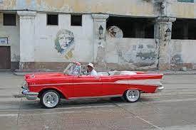 Che Guevara Mural Overlooking Vintage American Car In Havana Cuba American Vintage Cuba American
