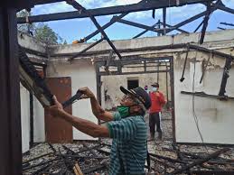 We did not find results for: Mati Lampu Sebuah Rumah Ludes Terbakar
