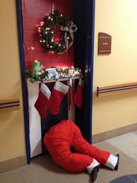 Christmas Door Decorations Ideas For The Front And Interior Doors