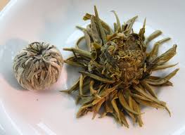 Delicately sweet quince, wild murta guava, and jammy strawberry provide a luscious flavor that is taken to greater heights with soothing linden flowers and eucalyptus. Flowering Tea Wikipedia