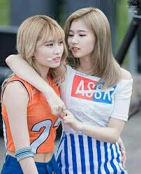 t w i c e おしゃれまとめの人気アイデア pinterest にじほ twice サナ サナ twice 画像