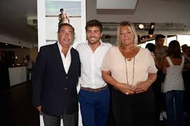 Her efforts proved successful when she scored her first major role in the teen show. Mae De Lourenco Ortigao Esclarece A Sara Prata Nao E Namorada E Uma Amiga Especial