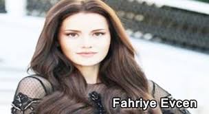 Bütün hayatını beş çocuğuna iyi fikirler. Fahriye Evcen Kimdir Kac Yasinda Nerelidir Biyografisi