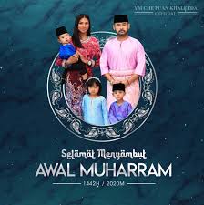 Tunku ismail dan che puan khaleeda berangkat memasuki pekarangan istana tepat pukul 10 pagi dan keluar sekitar pukul 12 tengah hari selepas sah bergelar suami isteri. Che Puan Khaleeda