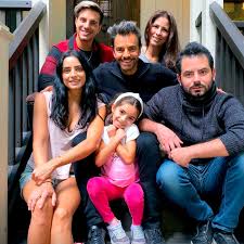 Fue el actor eugenio derbez quien esta mañana compartió el video promocional en el que, haciendo referencia a la cinta. La Segunda Temporada De De Viaje Con Los Derbez Ya Tiene Fecha De Estreno