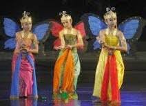 Tari nguri adalah tarian tradisional dari sumbawa, ntb, yang dibawakan oleh penari wanita secaraberkelompok. Kostum Tari Manipuren Masnurul