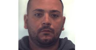 Palermo, mafia: latitante affacciato al balcone, arrestato