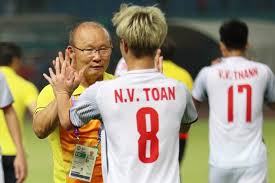 Hoa hậu mê đọc sách, suy tư thật ấm áp về cuộc đời. Tiá»ƒu Sá»­ Cáº§u Thá»§ VÄƒn Toan Nghá»‡ SÄ© Viá»‡t