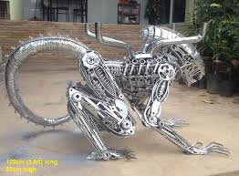 Alien Table Silver Chrome Painted Http Www Scrap Metal Art Thailand Com Scrap Metal Art Alien Furniture Html Metal Sanati Heykel Sanat