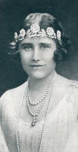 Queen elizabeth the queen mother and the duchess of cambridge each wearing the strathmore rose tiara. Rare Royal Jewels That Deserve To Make A Comeback From Princess Margaret 39 S Wedding Tiara To Princess Diana 39 S Mismatched Earrings