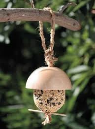 Mangeoire Pour Oiseaux 60 Modeles Et Idees Diy Mangeoire Oiseau Mangeoires Pour Oiseaux Faites Maison Nourriture Oiseaux