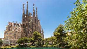Barcelona sagrada familia kilisesi hakkında detaylı bilgi gaudi barcelona ziyaretiniz boyunca belki de adını en çok i̇şte bu önemli eserlerden biri de muhteşem mimarisi ile sagrada familia kilisesi. Yapimi 1882 Yilindan Beri Devam Eden Devasa Kilise La Sagrada Familia Eksi Seyler