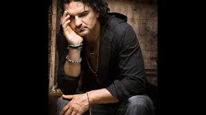 After his first release déjame decir que te amo (1985) he took a break from the music business and started a career as a basketball player. Ricardo Arjona Tour Dates 2021 2022 Ricardo Arjona Tickets And Concerts Wegow Netherlands