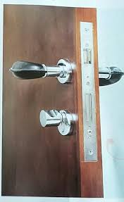 Kapal untuk menuju ketempat yang lebih tinggi masuk keruang pertama pintu ditutup. Konsep 32 Jenis Kuncipintu Besi