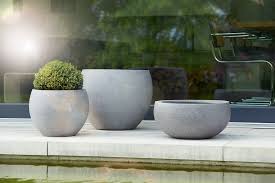 Leichtes Grau Steht Fur Die Neue Sachlichkeit Esteras Emsa Emsagmbh Smartline Grey Grau Blumenkubel Garten Pool S Blumenkubel Fiberglas Pflanzgefasse