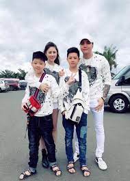 Hiện tại, tuấn anh không cần sự hỗ trợ từ bác sĩ trong việc điều trị phục hồi chấn thương. Nhan Sáº¯c Quy Tá»­ Va Con Gai Ut Nha Ca SÄ© Lam Cháº¥n Khang
