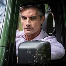 Así es Víctor González, el actor mexicano que protagoniza 'Quererlo todo'