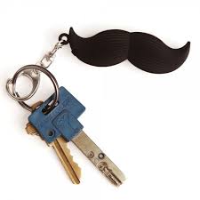 Ajoutez A Votre Trousseau Un Petit Accessoire Fun Et Decale Avec Ce Porte Cles Moustache Parlante Qui Vous Dira D Une Vo Porte Cle Idees Porte Cles Porte Clef