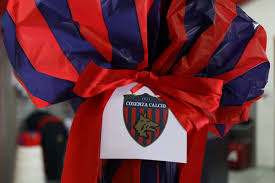 Cosenza calcio page on flashscore.com offers livescore, results, standings and match details (goal scorers, red cards help: Cosenza Calcio On Twitter Un Altra Pasqua Rossoblu Con Colavolpe Le Uova Del Cosenza Calcio Nei Nostri Store