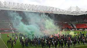 Man utd's defeat may not affect their standing but it had major ramifications for tuesday's opponents leicester, as well as rivals city & liverpool. Vor Partie Gegen Liverpool Manchester United Fans Sturmen Old Trafford Fussball Stuttgarter Nachrichten