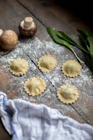 Rezept Walzpilz Barlauch Ravioli Perfekt Fur Alle Die Einmal Selber Ravioli Machen Mochten Ravioli Rezept Ravioli Lebensmittel Essen