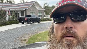 Duck Dynasty” TV Star Gets Patriotic Home Makeover