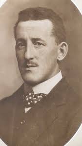 Robert Veitch's Instagram, Twitter & Facebook