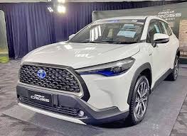 Toyota's stunner, the corolla cross, is set to make a lasting impression with its sleek exterior and slants in a new frontier is yours to claim with the newest hybrid from toyota. Burlappcar 2021 Toyota Corolla Cross Another Useless Huge Grille
