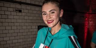 Wer bekommt bei germany's next topmodel 2021 die extremste veränderung? Gntm Umstyling 2019 Neue Looks Und Gastjurorin Stefanie Giesinger Mode Shopping Designer Trends Fashionstreet Berlin