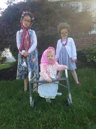 Old Ladies Kid Halloween Costumes Diy Halloween Costumes For Kids Halloween Costumes Friends Twin Halloween Costumes