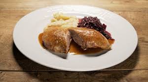 Hauptspeise Der Jubilaumsfolge Kross Gebratene Bauernente Mit Blaukraut Und Selleriepuree Br De Hauptspeise Blaukraut Lecker