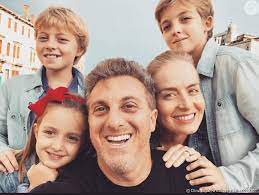 Veja o que luciano huck falou sobre o grave acidente do filho no 'fantástico'. Filhos De Luciano Huck E Angelica Joaquim Esta Com 14 Anos Benicio Com 11 E Eva Com 6 Anos De Idade Purepeople