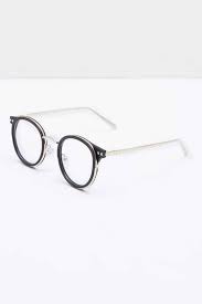Kacamata wanita rayban rb3025 memiliki warna hitam dengan desain frame modern. 11 Pilihan Kacamata Wanita Kekinian Dan Modis 2021