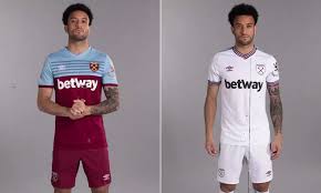 Descubre la mejor forma de comprar online. West Ham Reveal New Umbro Home And Away Kits For 2019 20 Season Daily Mail Online