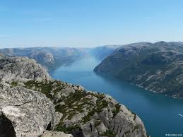 The preikestolen hike is one of the best you can do in norway. Preikestolen Wanderung Zur Felskanzel Auf 604 Meter