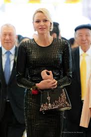 Charlène von monaco macht sich auf instagram gegen wilderei in afrika stark. Die Schonsten Looks Von Furstin Charlene Gala De
