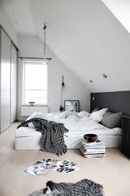 Tiny gilded triangles climb up this deep black wall. 35 Timeless Black And White Bedrooms That Know How To Stand Out
