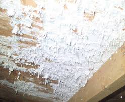 Schimmelflecken im badezimmer, an fliesen, fugen, schimmel an der wand, an zimmerdecken, in zimmerecken, um das fenster herum welche hausmittel gegen schimmel helfen, wie man vorbeugen kann und wann der profi ran muss. Weisser Schimmel Ist Er Gefahrlich Und Wie Man Ihn Entfernen