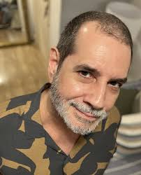 O artista por trás das capas da revista História, Ciências, Saúde