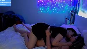 Se filtró un video de Twitch de Thenicolet y Fansly en un apasionado beso  lésbico - Dale Porno